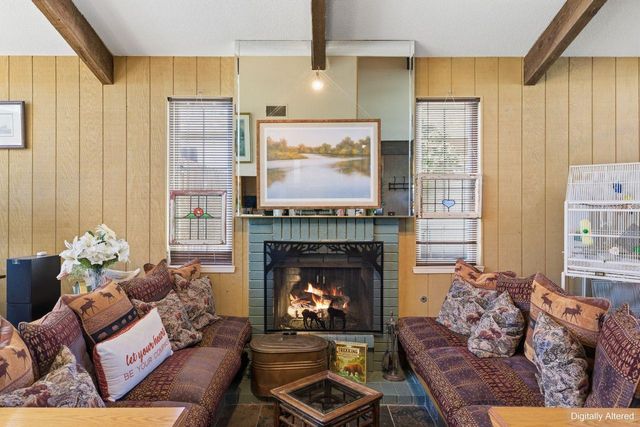 9284 Linda Rio Dr, Sacramento, CA 95826