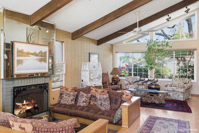 9284 Linda Rio Dr, Sacramento, CA 95826