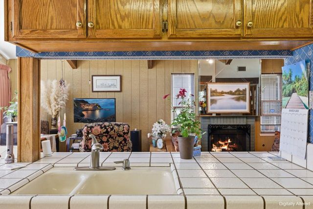 9284 Linda Rio Dr, Sacramento, CA 95826