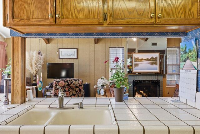 9284 Linda Rio Dr, Sacramento, CA 95826