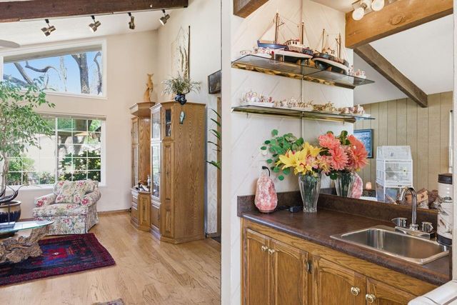 9284 Linda Rio Dr, Sacramento, CA 95826