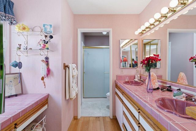 9284 Linda Rio Dr, Sacramento, CA 95826