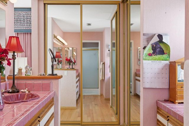 9284 Linda Rio Dr, Sacramento, CA 95826