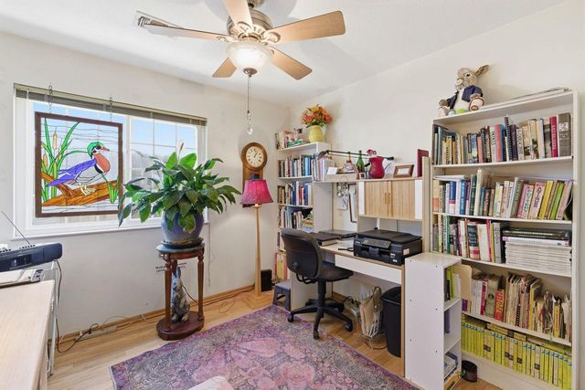 9284 Linda Rio Dr, Sacramento, CA 95826