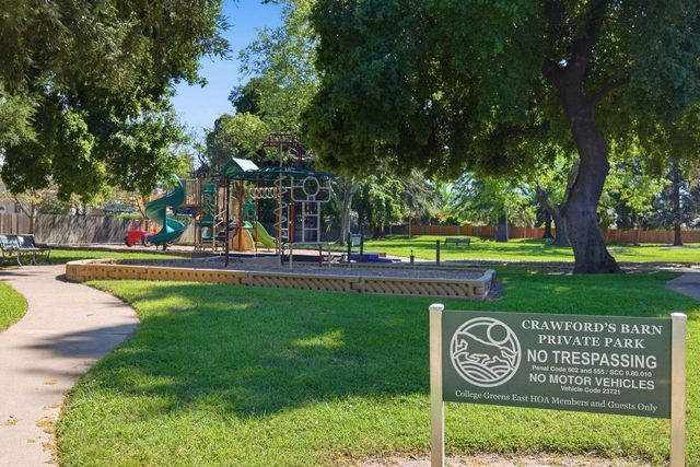 9284 Linda Rio Dr, Sacramento, CA 95826