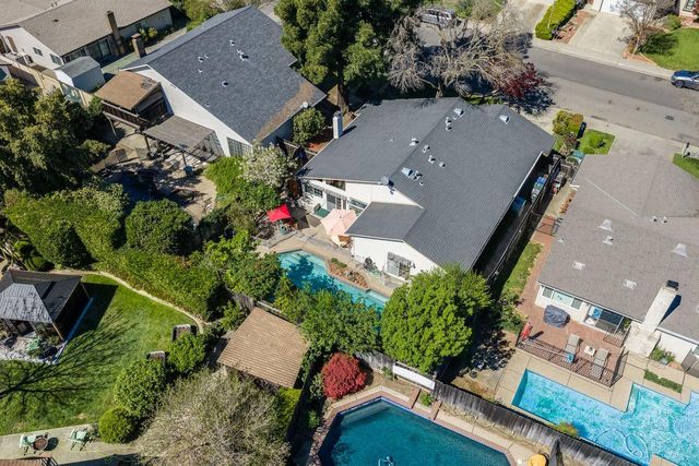 9284 Linda Rio Dr, Sacramento, CA 95826