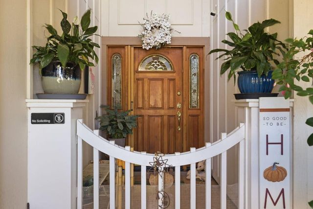 9284 Linda Rio Dr, Sacramento, CA 95826