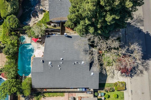 9284 Linda Rio Dr, Sacramento, CA 95826