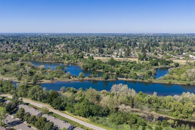 9284 Linda Rio Dr, Sacramento, CA 95826