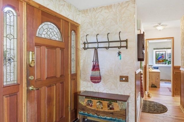 9284 Linda Rio Dr, Sacramento, CA 95826