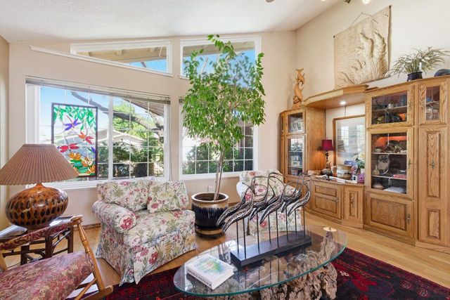 9284 Linda Rio Dr, Sacramento, CA 95826