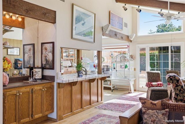 9284 Linda Rio Dr, Sacramento, CA 95826