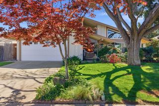 9284 Linda Rio Dr, Sacramento, CA 95826