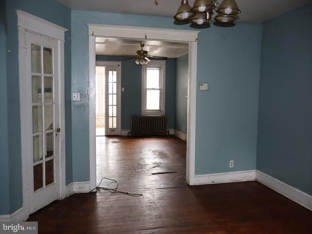 319 AVON RD, Upper Darby, PA 19082