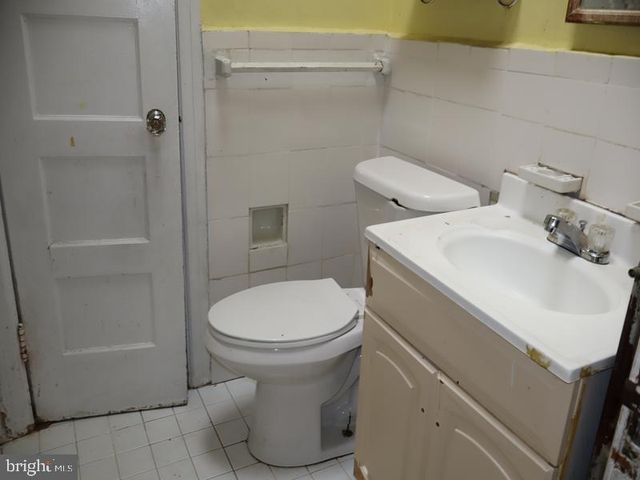 319 AVON RD, Upper Darby, PA 19082