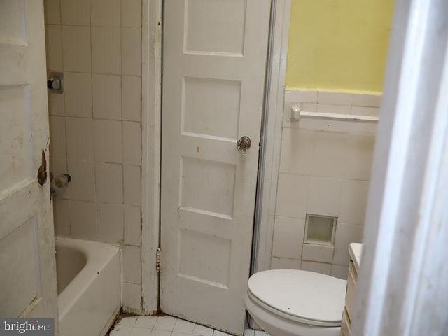 319 AVON RD, Upper Darby, PA 19082