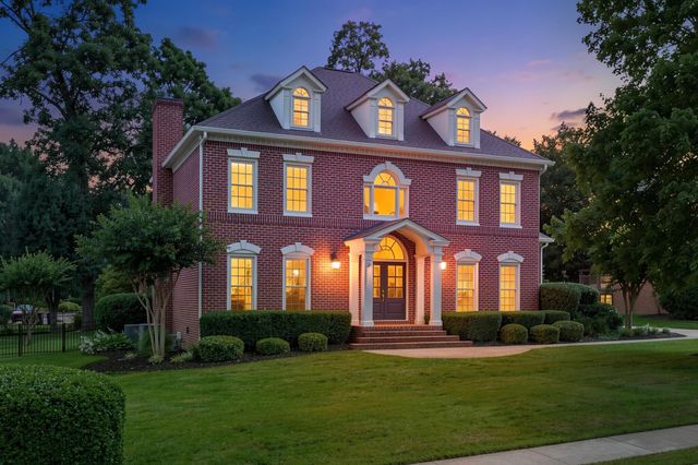 8005 Rosemere Way, Chattanooga, TN 37421