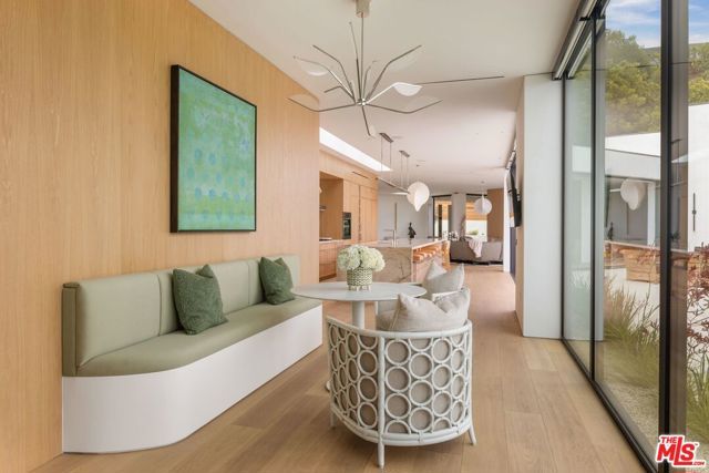 525 Arkell Drive, Beverly Hills, CA 90210