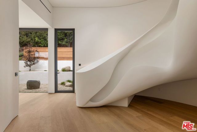 525 Arkell Drive, Beverly Hills, CA 90210