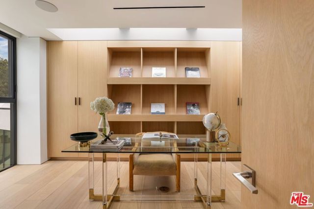 525 Arkell Drive, Beverly Hills, CA 90210