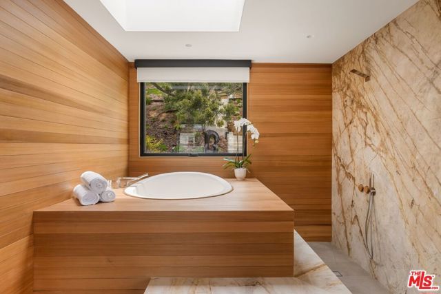 525 Arkell Drive, Beverly Hills, CA 90210