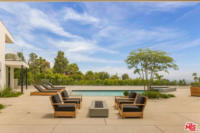 525 Arkell Drive, Beverly Hills, CA 90210