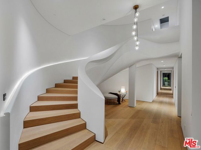 525 Arkell Drive, Beverly Hills, CA 90210