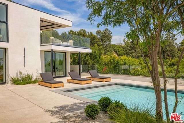 525 Arkell Drive, Beverly Hills, CA 90210