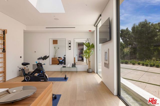 525 Arkell Drive, Beverly Hills, CA 90210