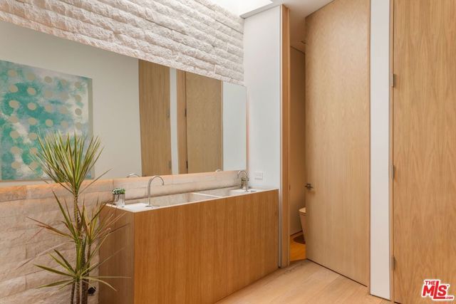 525 Arkell Drive, Beverly Hills, CA 90210