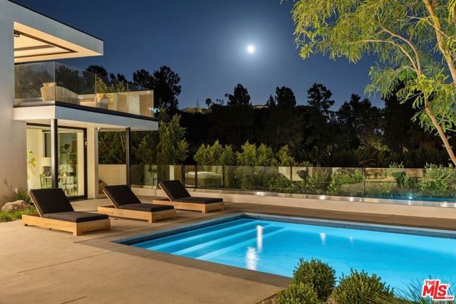 525 Arkell Drive, Beverly Hills, CA 90210