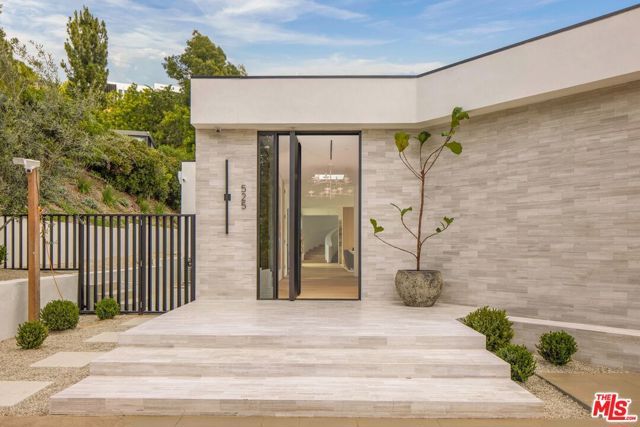 525 Arkell Drive, Beverly Hills, CA 90210