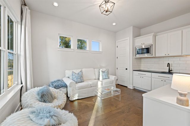 192 Gaucho WAY, Dripping Springs, TX 78620