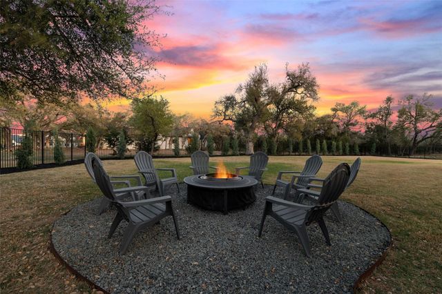 192 Gaucho WAY, Dripping Springs, TX 78620