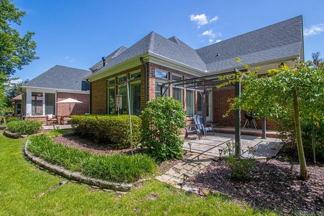 126 Grenoble Circle, Maumelle, AR 72113