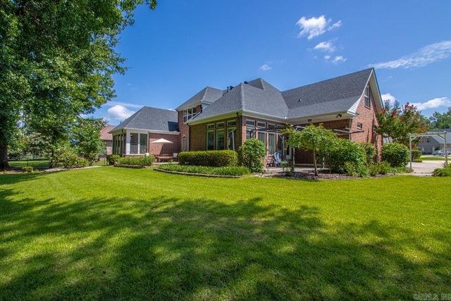 126 Grenoble Circle, Maumelle, AR 72113
