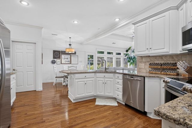 126 Grenoble Circle, Maumelle, AR 72113