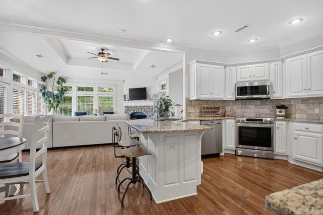 126 Grenoble Circle, Maumelle, AR 72113