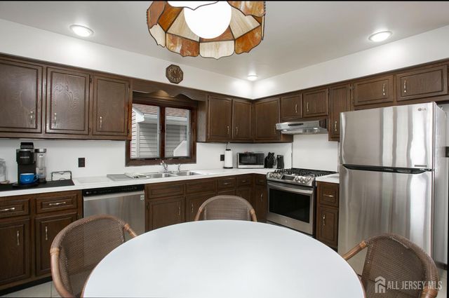 58 Schuyler Drive, Edison, NJ 08817