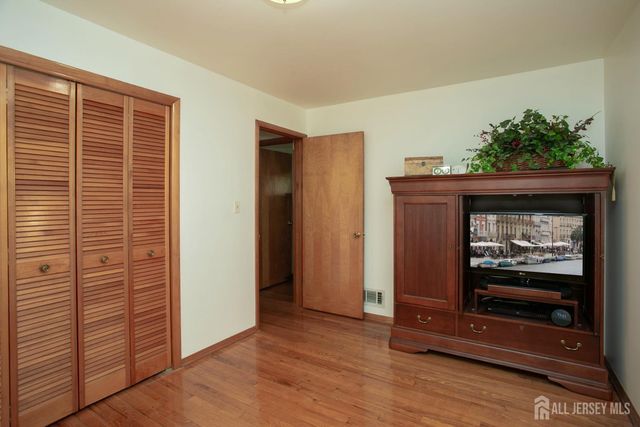 58 Schuyler Drive, Edison, NJ 08817