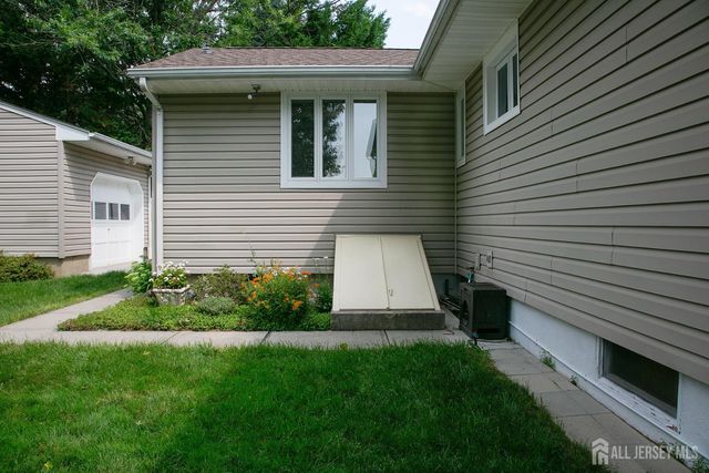 58 Schuyler Drive, Edison, NJ 08817