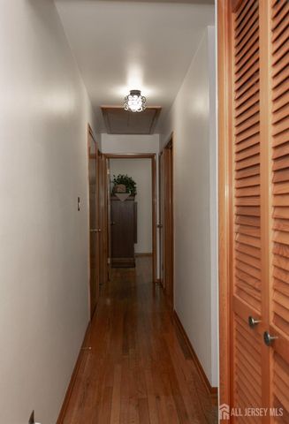 58 Schuyler Drive, Edison, NJ 08817