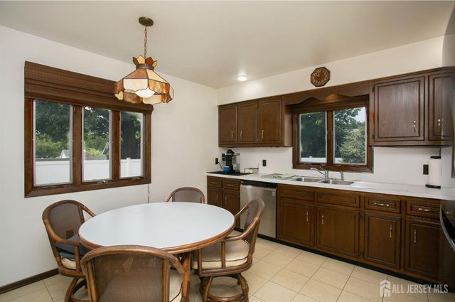 58 Schuyler Drive, Edison, NJ 08817