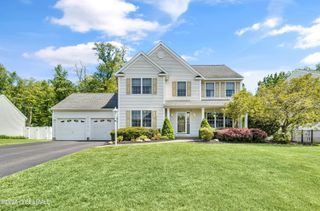 6 Shinnecock Hills Drive, Colonie, NY 12205