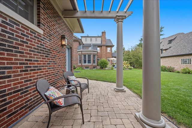 121 Robsart Road, Kenilworth, IL 60043