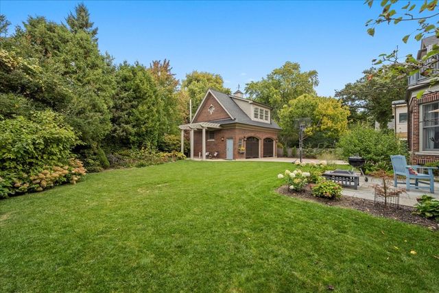 121 Robsart Road, Kenilworth, IL 60043