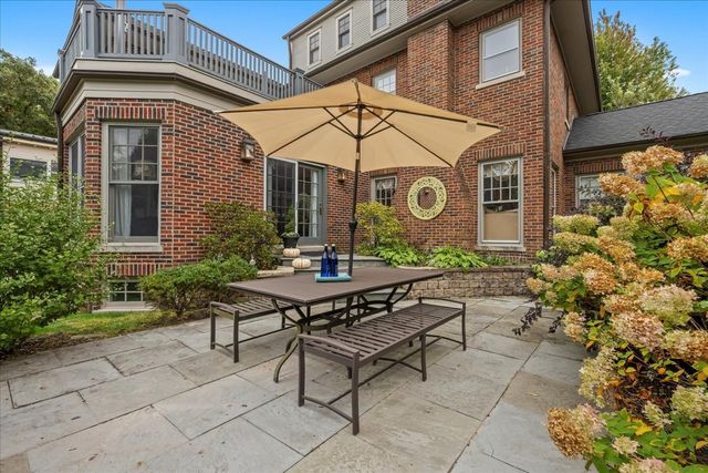 121 Robsart Road, Kenilworth, IL 60043