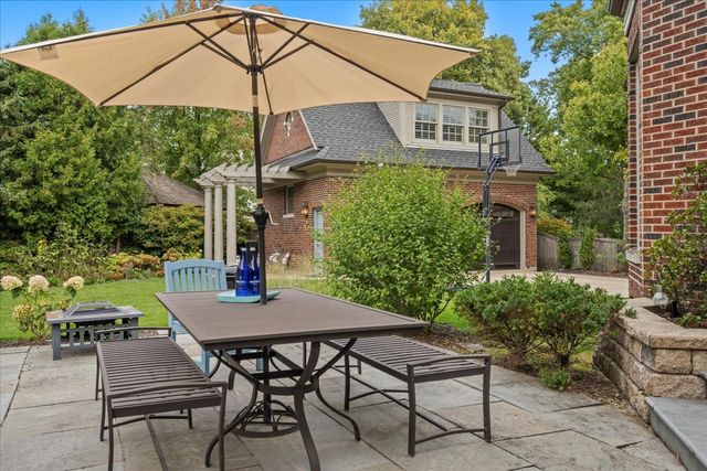 121 Robsart Road, Kenilworth, IL 60043