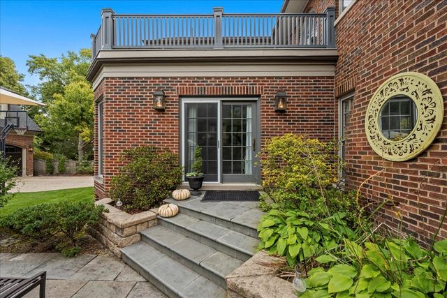 121 Robsart Road, Kenilworth, IL 60043