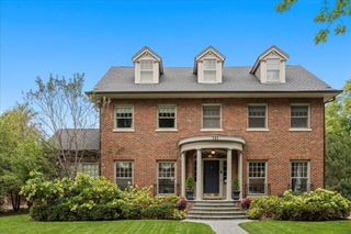 121 Robsart Road, Kenilworth, IL 60043